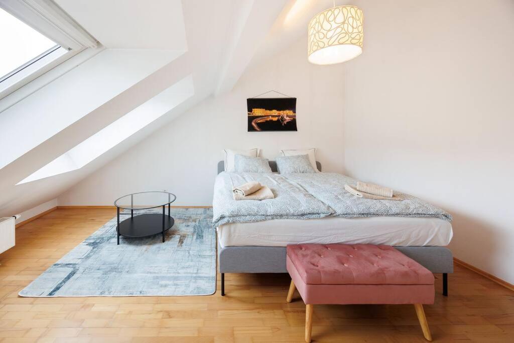 Scenic Rooftop Flat With Terrace Виена Екстериор снимка