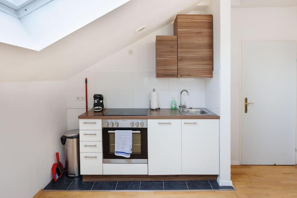 Scenic Rooftop Flat With Terrace Виена Екстериор снимка