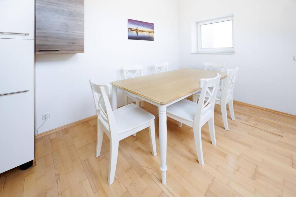 Scenic Rooftop Flat With Terrace Виена Екстериор снимка