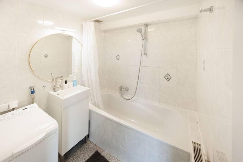 Scenic Rooftop Flat With Terrace Виена Екстериор снимка