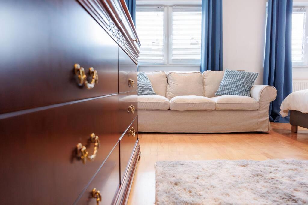 Scenic Rooftop Flat With Terrace Виена Екстериор снимка